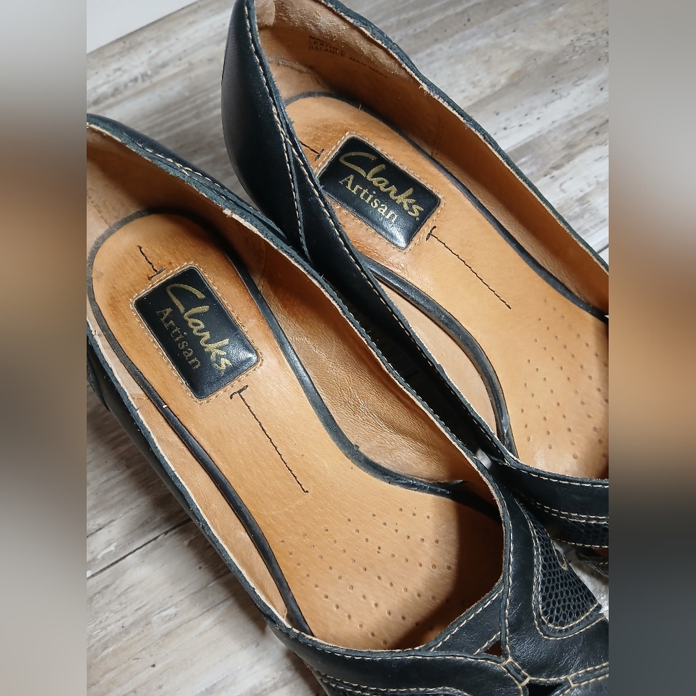 Clarks Artisan Black Leather Wedge Heels – Size 8 – *Heel Repair Needed* - Picture 3 of 6